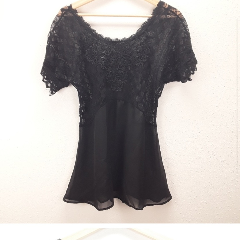 BKE boutique black lace/sheer blouse Size S